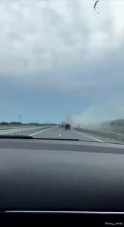 На трассе Р-404 под Тюменью сгорел Mercedes за 10 минут