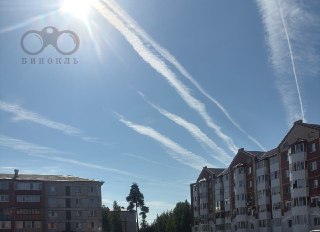 Загадочные Белые Полосы на Небе: Что Это Значит?
