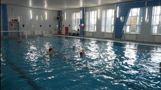 В Лангепасе прошли первые соревнования по водному поло среди молодежи